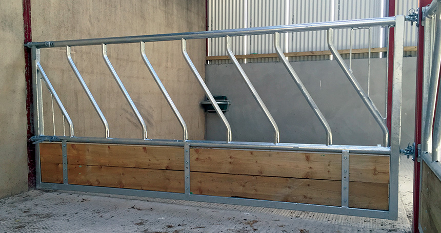 Timber Diag feed barrier - Livestock Farm Supply